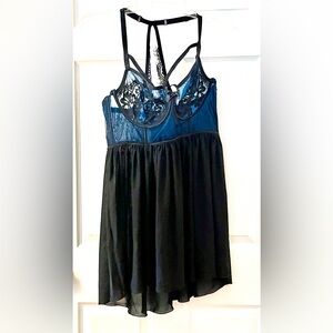 Sexy corset style Torrid 3X Babydoll, Black w/peacock lace, strappy details.